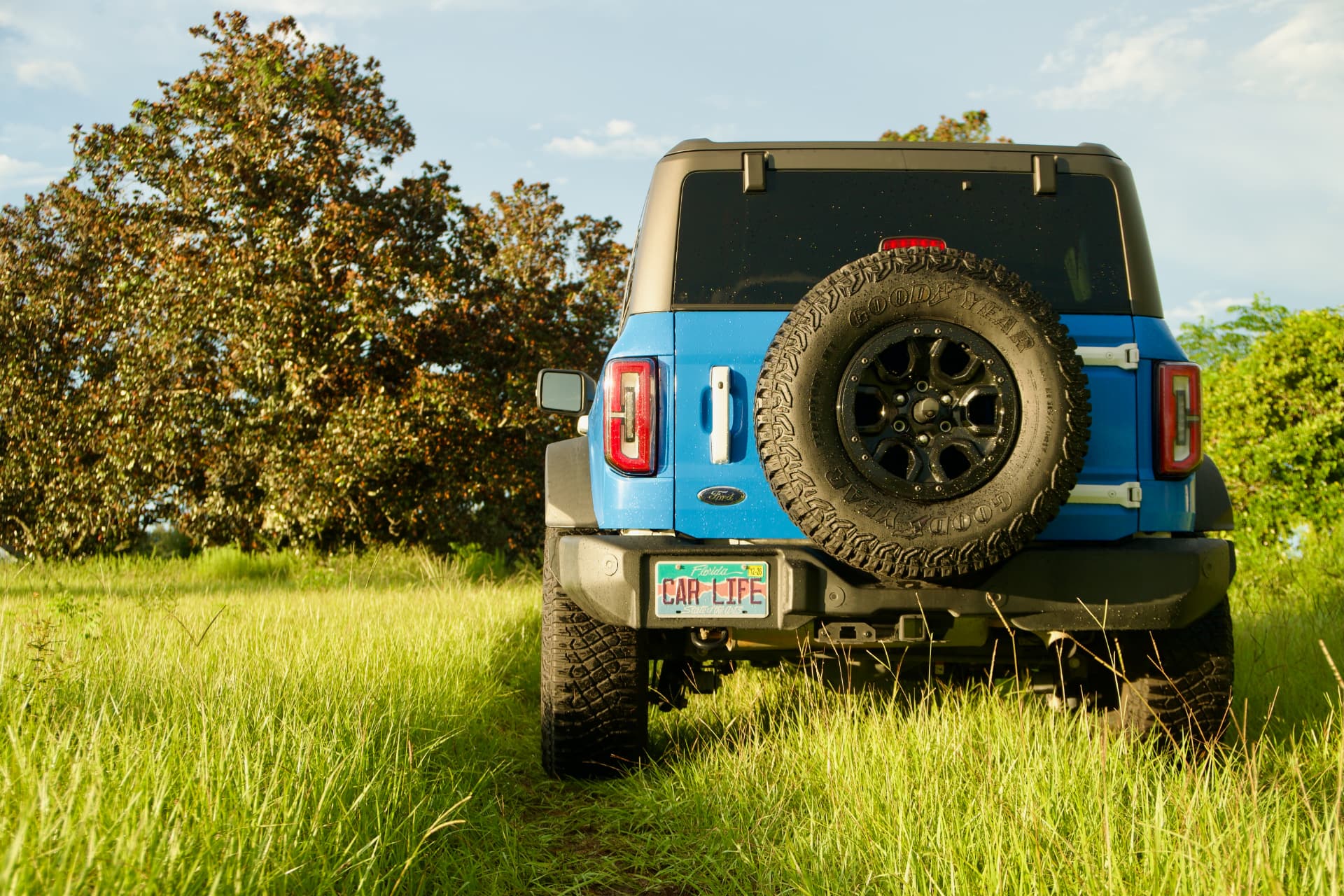 Rear view of the Bronco Wildtrak with 35 inch Goodyear spare tire