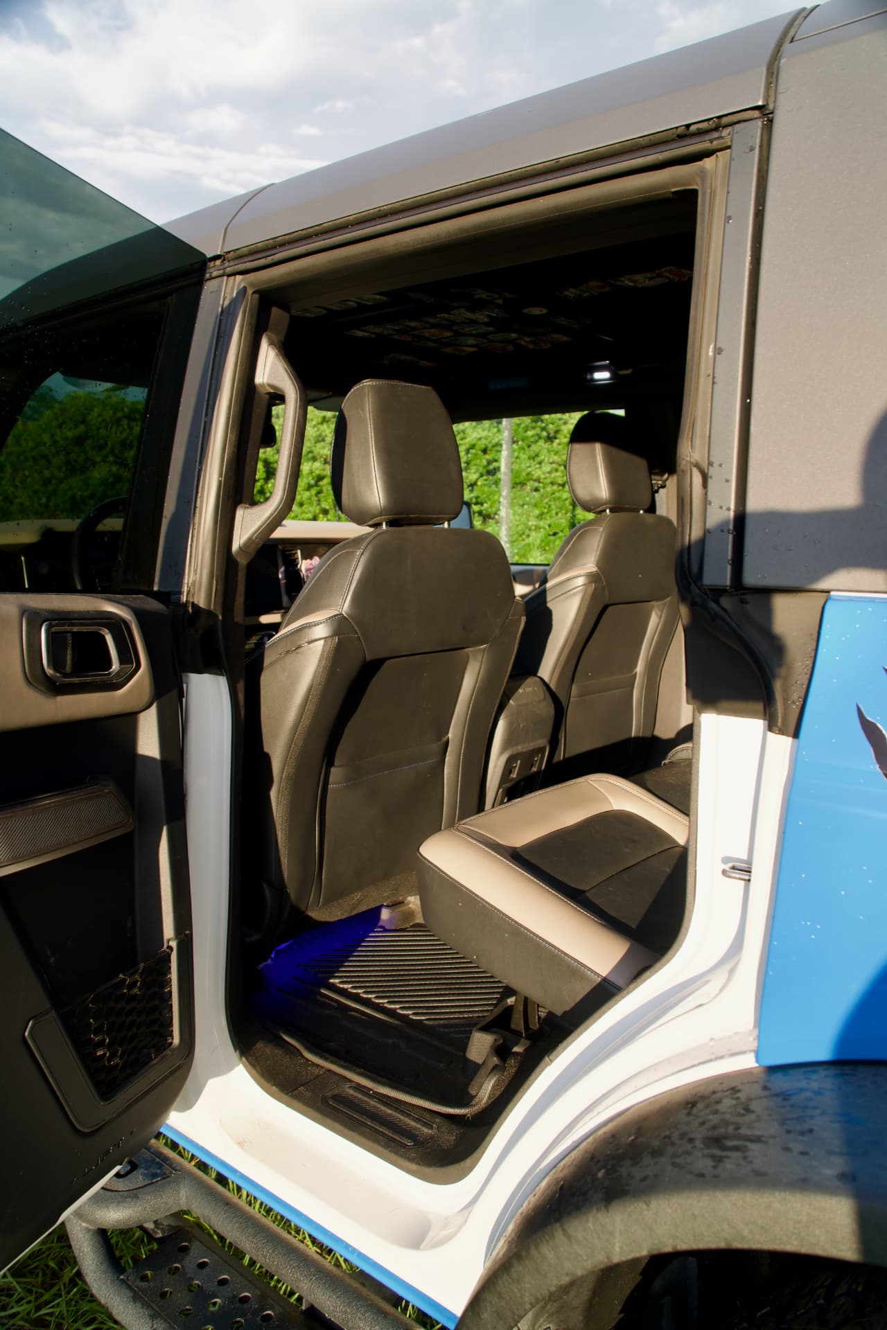 Rear seats and interior of the Bronco Wildtrak in tan leather